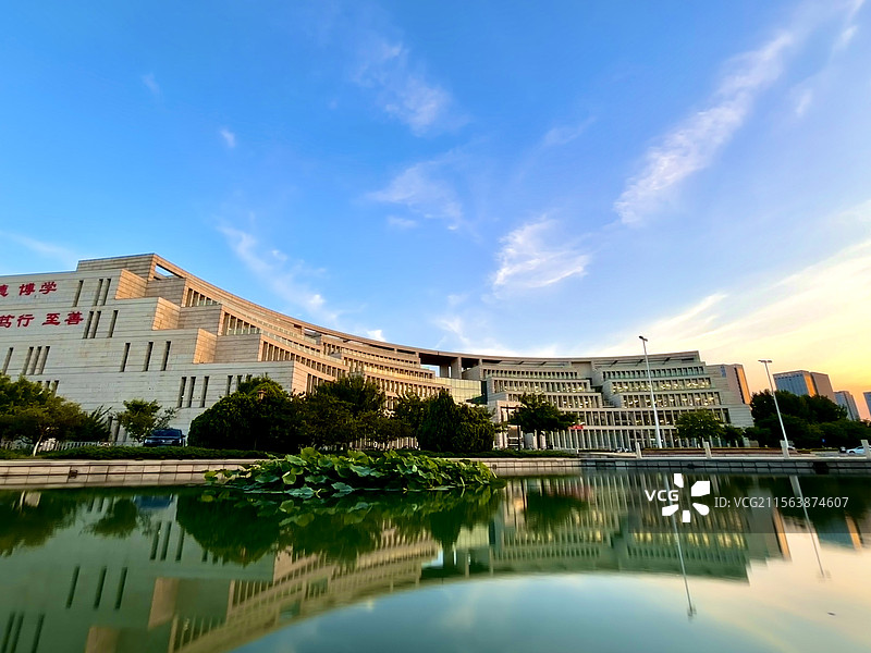 淄博山东理工大学图书馆风光图片素材