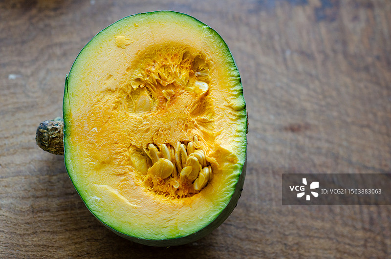 切开的南瓜特写图片素材