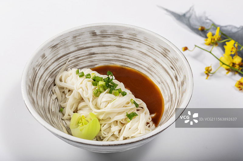 鲍鱼汁捞面图片素材