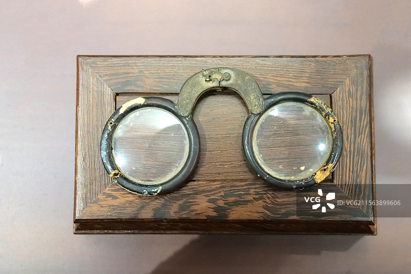 老花镜 山东眼科博物馆藏图片素材