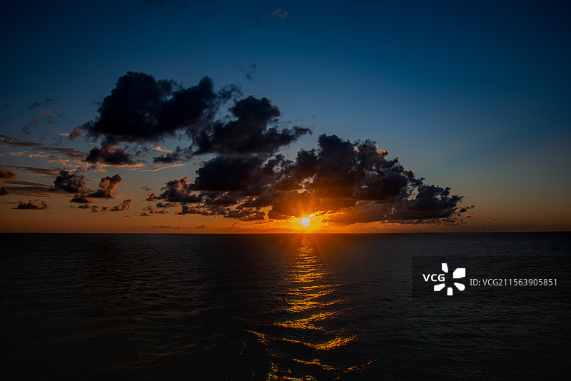 海上日出奇观图片素材