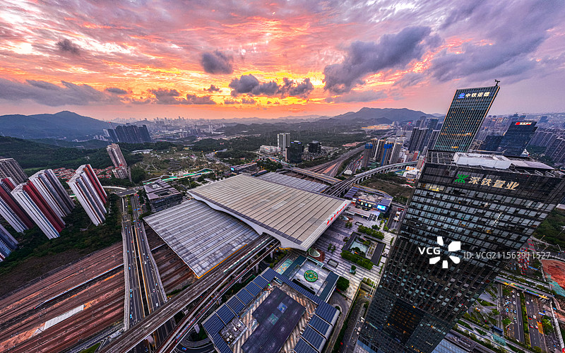 深圳龙华深圳北站民治红山片区绝美晚霞火烧云图片素材