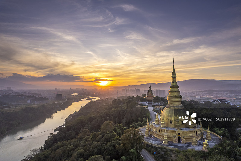 云南瑞丽航拍金塔佛寺风光图片素材