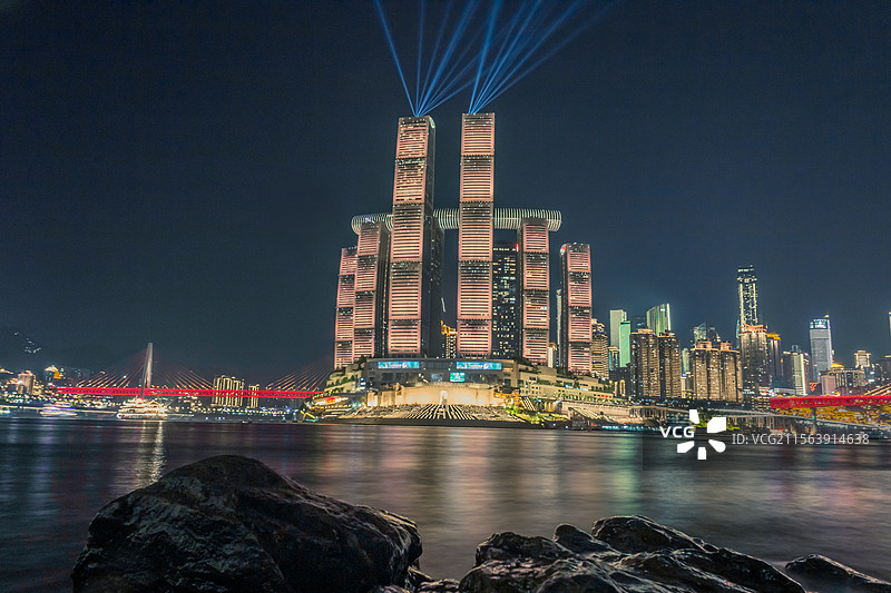 重庆钟楼广场仰拍来福士图片素材