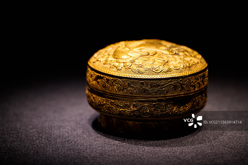 唐鸳鸯石榴纹金盒图片素材