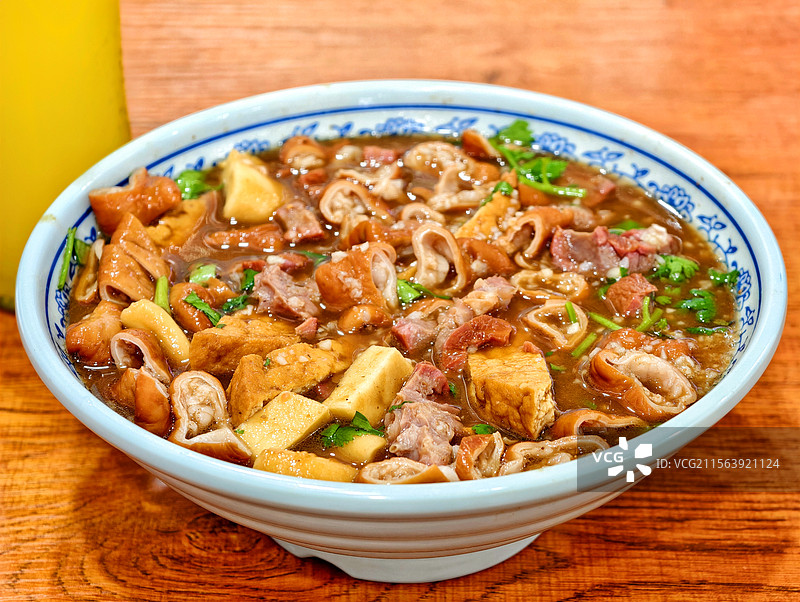 老北京特色美食，卤煮火烧图片素材