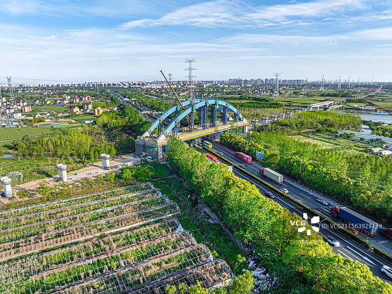 沪通铁路二期跨S2沪芦高速公路特大桥 上海临港高铁桥梁跨越公路 中铁四局 沪苏通铁路太仓至四团段图片素材