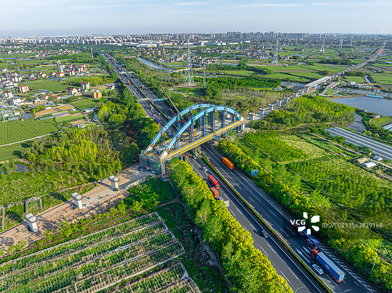 沪通铁路二期跨S2沪芦高速公路特大桥 上海临港 中铁四局 沪苏通铁路 下承式简支系杆拱桥图片素材
