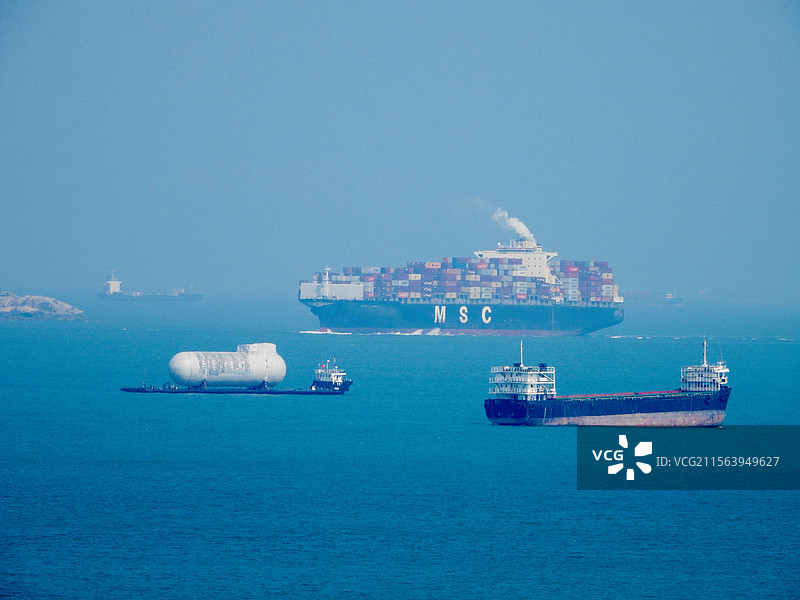 海上轮船航行图片素材