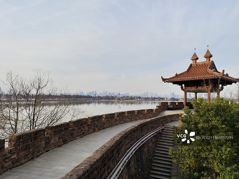 武汉东湖磨山景区 东湖 楚城 眺望东湖图片素材