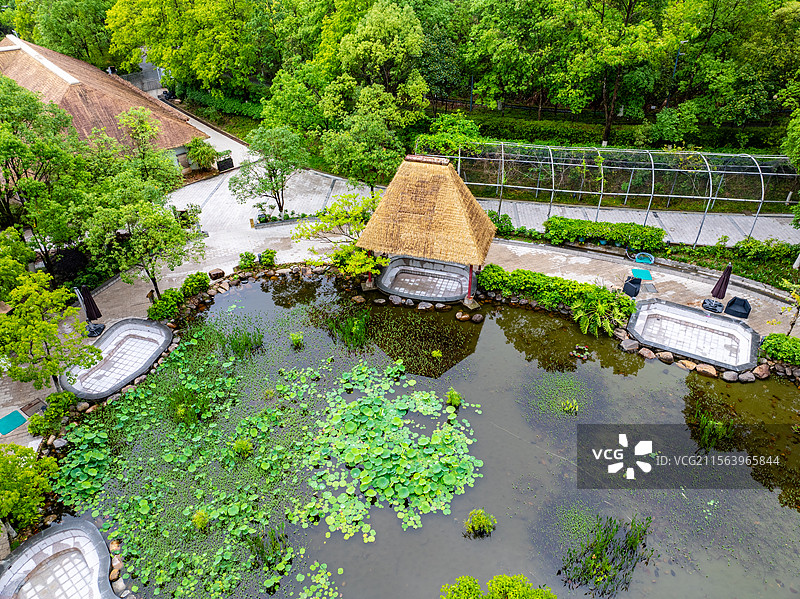 航拍广东新丰云天海温泉原始森林渡假村图片素材