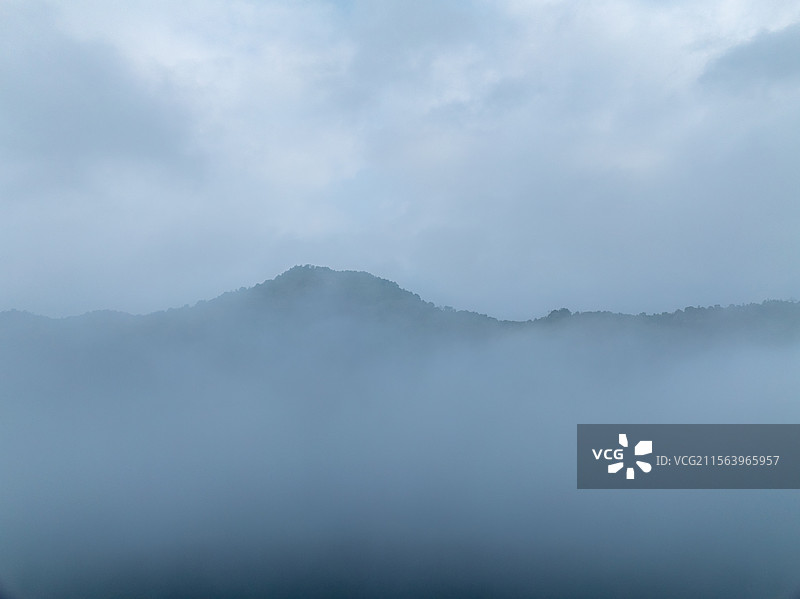 航拍广东新丰云天海温泉原始森林渡假村图片素材