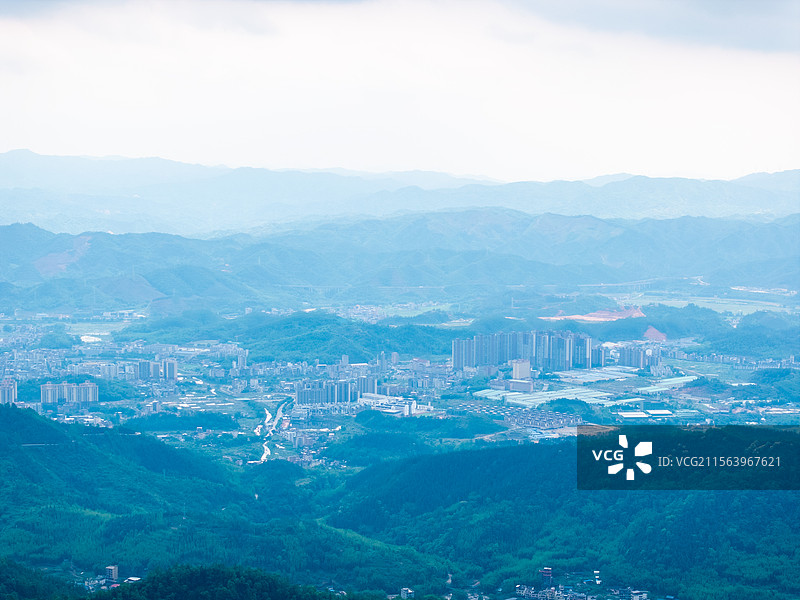 航拍广东新丰县城图片素材