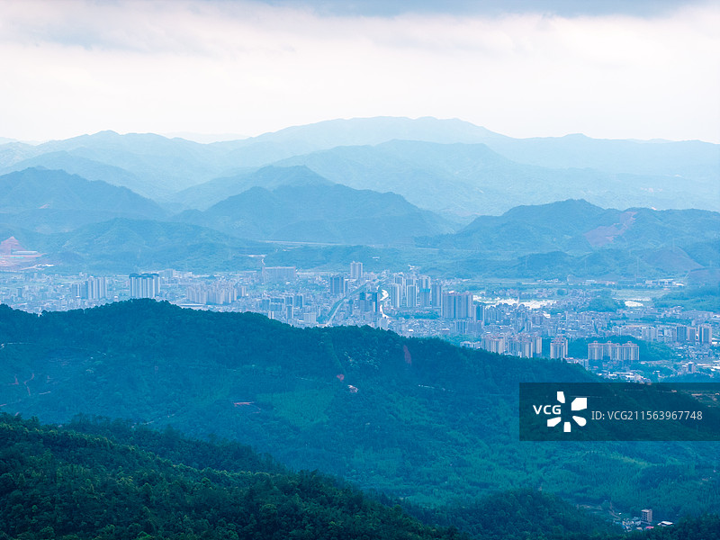 航拍广东新丰县城图片素材