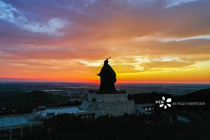 刘邦像剪影+河南省商丘市永城市芒砀山大汉雄风景区图片素材