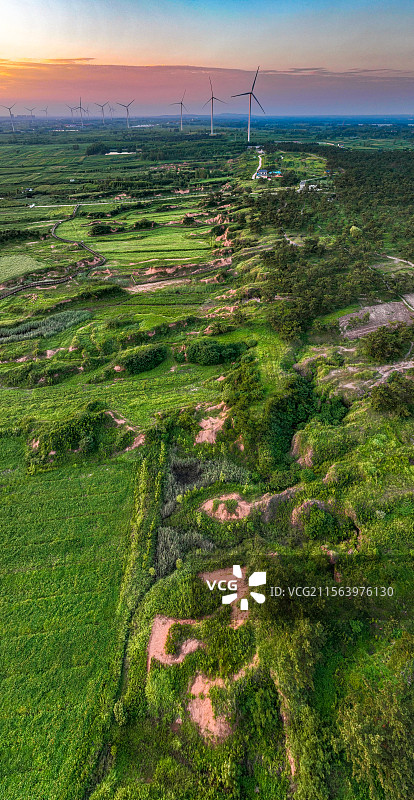 麦坡地震断裂带+山东省临沂市郯城县马陵山省级地质公园麦坡地震断裂带图片素材