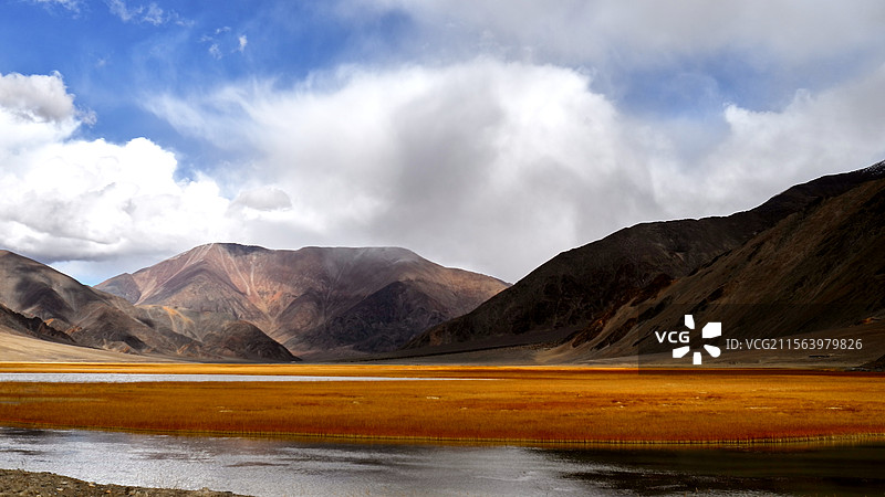 西藏亚东多情湖图片素材
