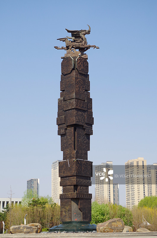 沈阳沈北新区锡伯族文化广场，《锡伯魂》雕塑，锡伯族西迁历史历程主题雕塑，春季城市户外风光，旅游景点图片素材