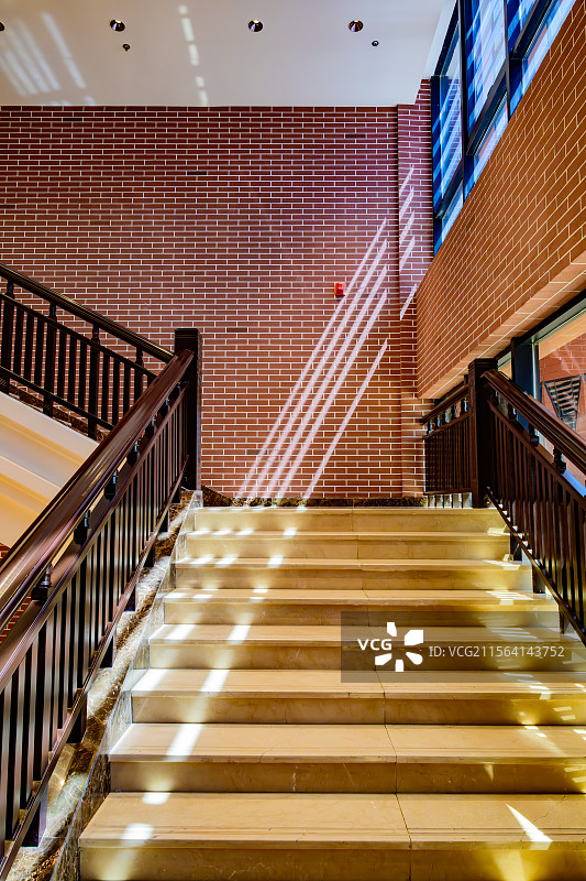 中国，清华大学，楼梯间的光影、线条、色彩图片素材