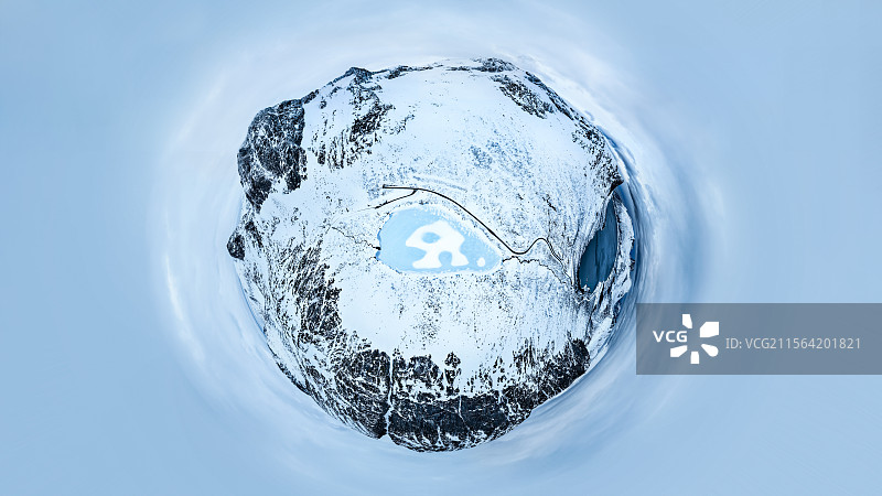 航拍视角俯瞰挪威塞尼亚岛冰雪世界图片素材