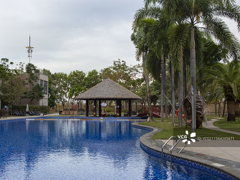 海南三亚度假游泳池图片素材