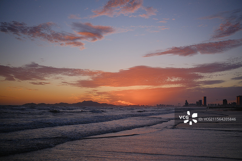 烟台金沙滩海边日出朝霞图片素材