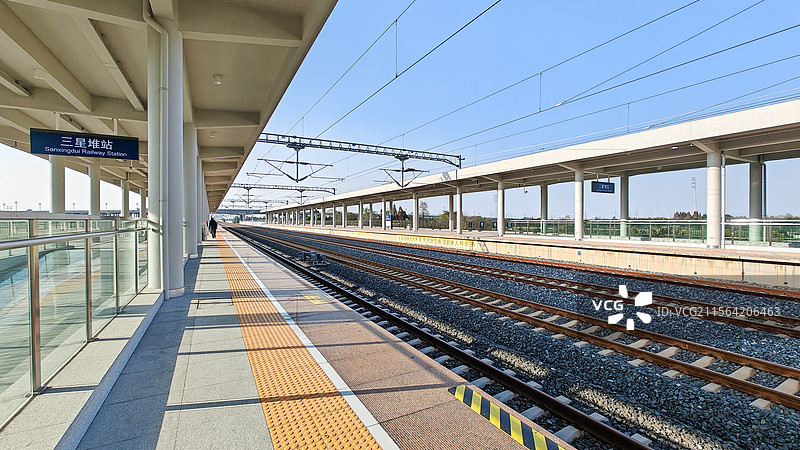 四川省德阳市广汉市铁路三星堆站站台，Guanghan Sanxingdui China图片素材