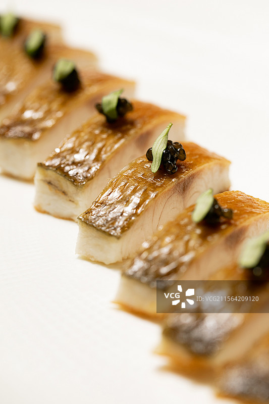 熏鱼马友鱼鱼子酱粤菜本帮菜浙菜精品菜系格调精致摆盘鱼熏鱼图片素材