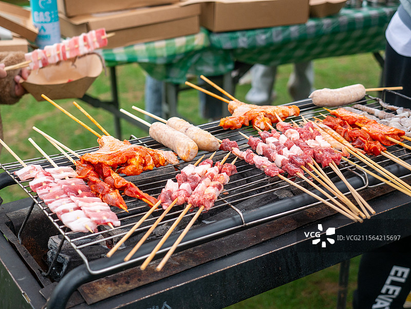 户外露营烧烤盛宴图片素材