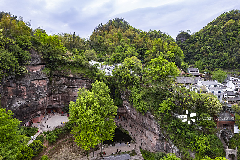 安徽黄山市齐云山风景区摩崖石刻悬崖风光航拍图片素材
