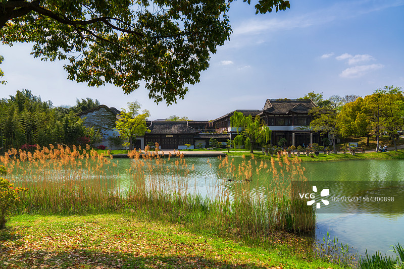 江苏，扬州市，蜀冈-瘦西湖风景名胜区，国家5A级旅游景区，瘦西湖园林工匠学堂，绿色环境，水波，春季图片素材