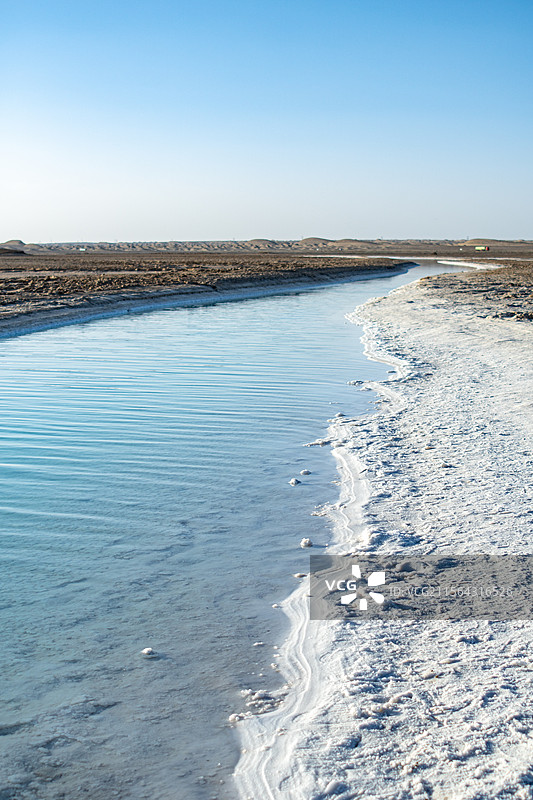 蒂芙尼蓝的东台吉乃尔湖图片素材