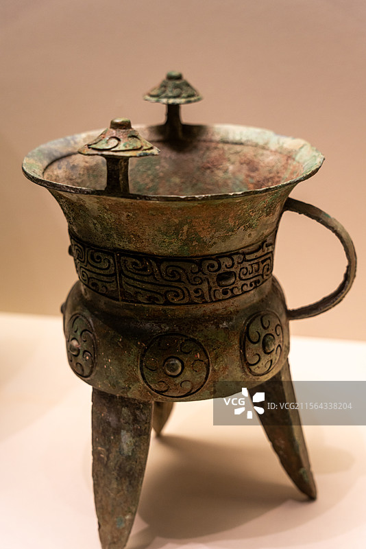 北京中国国家博物馆“古代中国”展览重要馆藏文物——湖北黄陂出土约公元前15世纪青铜斝图片素材