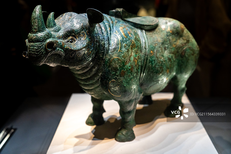 北京中国国家博物馆“古代中国”展览重要馆藏文物——陕西兴平出土西汉错金银云纹青铜犀尊图片素材