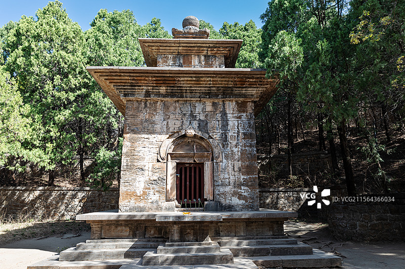 始建于唐天宝年间(742~756年)的灵岩寺慧崇塔图片素材