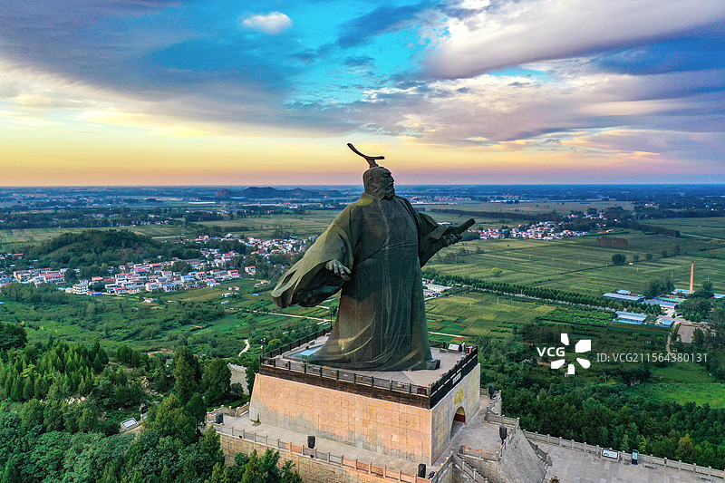 刘邦像矗立中原大地+河南省商丘市永城市芒砀山大汉雄风景区图片素材