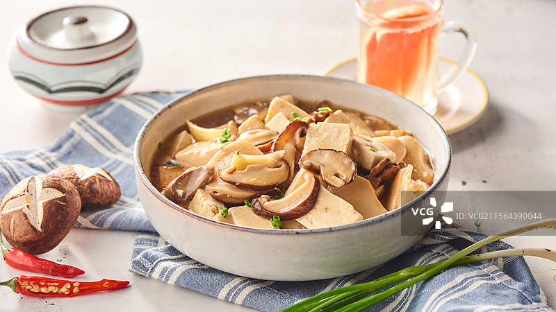中餐美食家常菜 杂菌扒豆腐图片素材