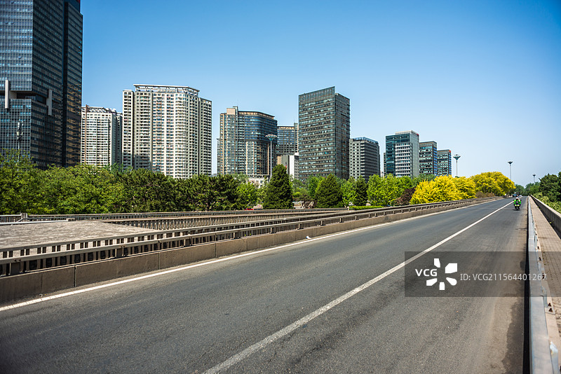 北京三环路三元桥机场高速凤凰城中冶大厦图片素材