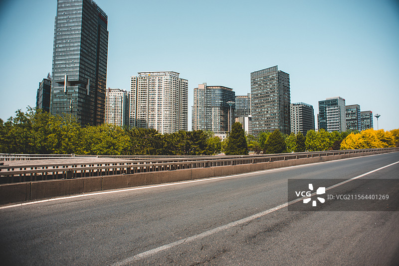 北京三环路三元桥机场高速凤凰城中冶大厦图片素材