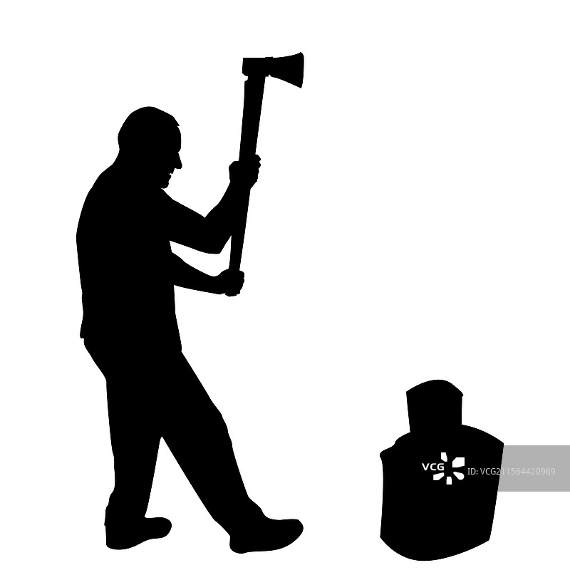 一个男人用斧头劈木头的剪影图片素材