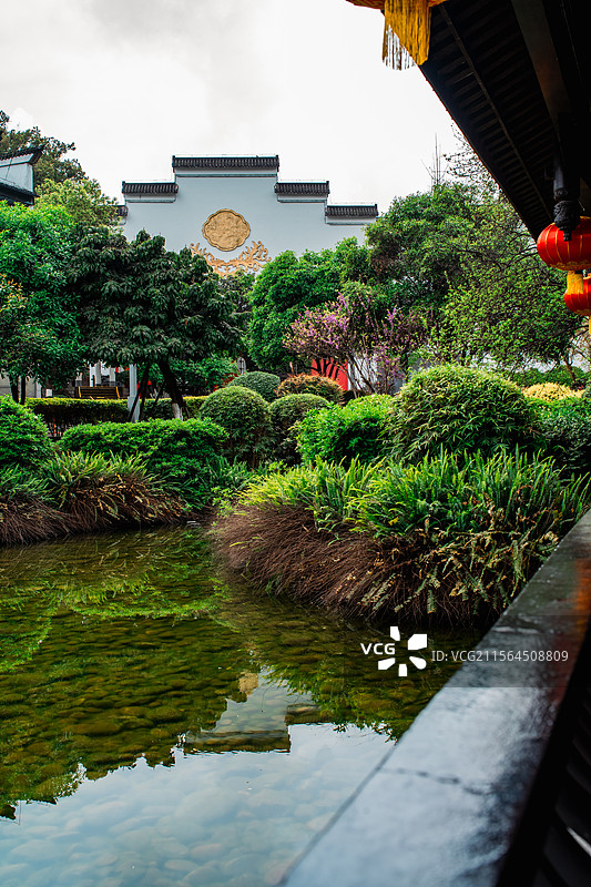 泸州城市全景：长江与沱江交汇处，酒城古韵与现代高楼辉映，滨江夜景灯光璀璨，展现川南门户的历史沉淀与都图片素材