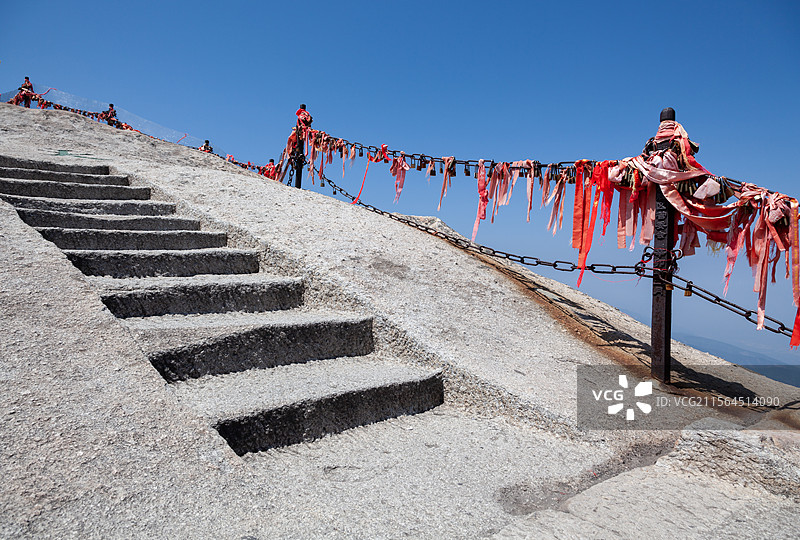 陕西省渭南市的国家5A级旅游景区华山风景区登山台阶图片素材