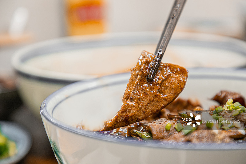 本帮面火爆腰花面腊肉面肉丁面素鸡面葱油面阳春面大肠面肥肠面火爆猪肝面猪肝腰花碳水上海特产嗦面浇头面图片素材