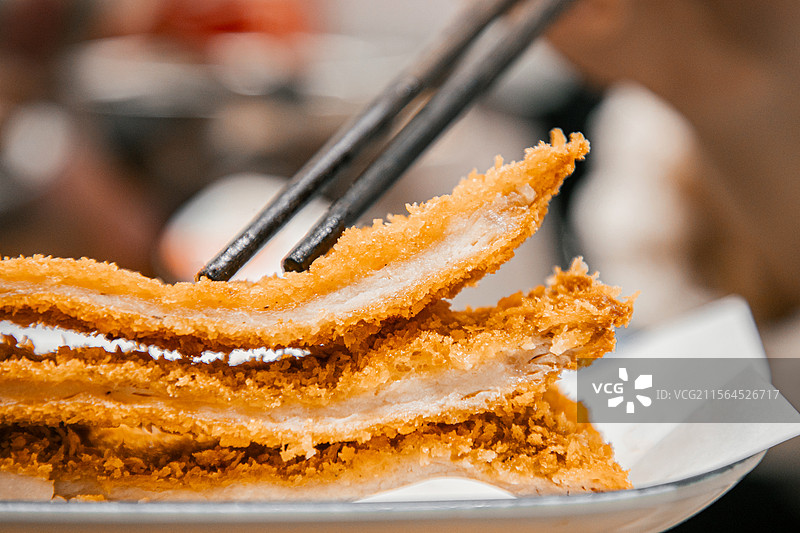 炸猪排猪肉猪排面包糠手工炸猪排辣酱油泰康辣酱油海派上海小吃上海特产图片素材