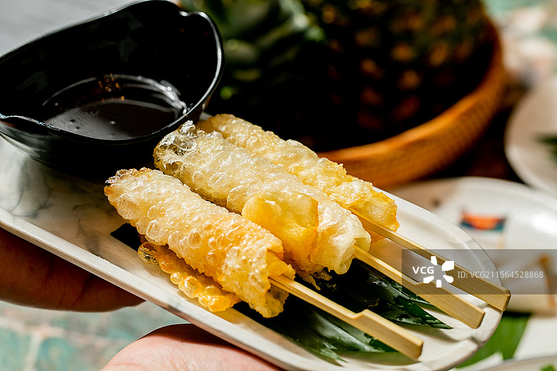 乳扇炸乳扇蘸酱奶粉奶香味云南美食云南特产图片素材