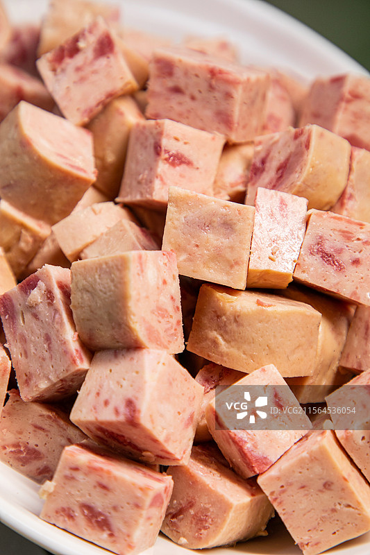 蔬菜肉类火腿肠午餐肉豌豆玉米粒腊肉苦瓜苦瓜酿肉配菜鸡爪腊肉熏肉腊肠图片素材