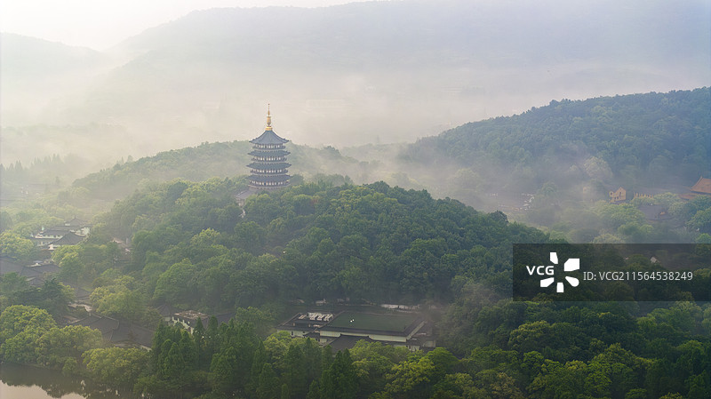 杭州西湖雷峰塔地标建筑水墨画风格摄影图片素材