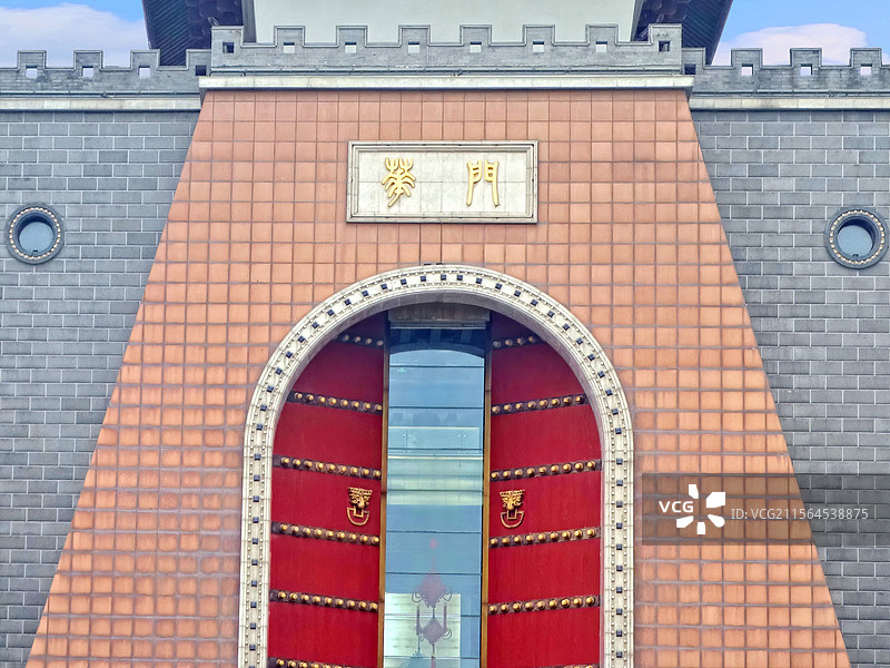 山西临汾华夏文明纪念碑天下第一门华门图片素材