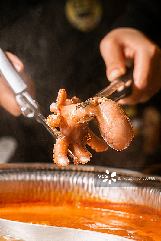 番茄锅底番茄海鲜锅番茄汤味增汤日式火锅涮牛肉寿喜锅生蚝鲍鱼基围虾扇贝竹蛏章鱼八爪鱼酸汤火锅酸汤锅底图片素材