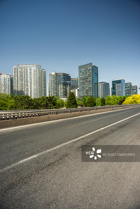 北京三环路三元桥机场高速凤凰城中冶大厦图片素材